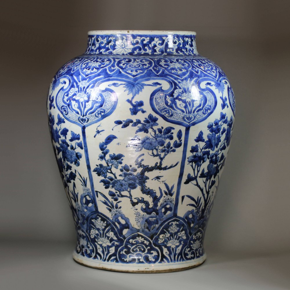 U214 Large Chinese blue and white baluster vase