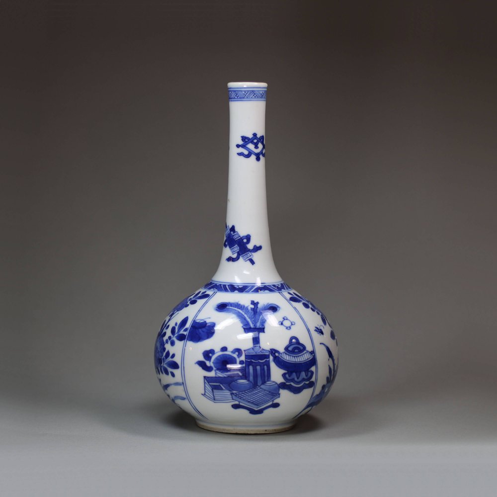 U241 Blue and white bottle vase, Kangxi (1662-1722)