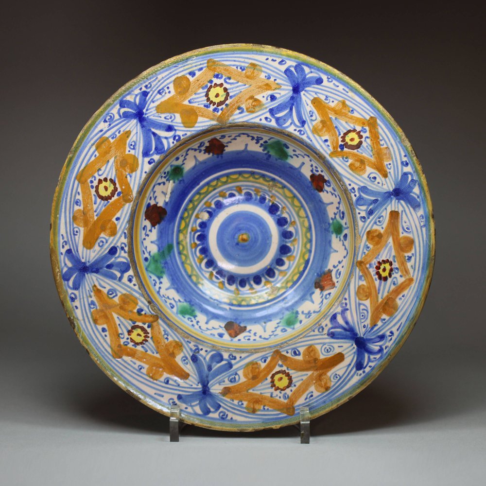 U247 Italian Montelupo plate with deep well, c. 1700