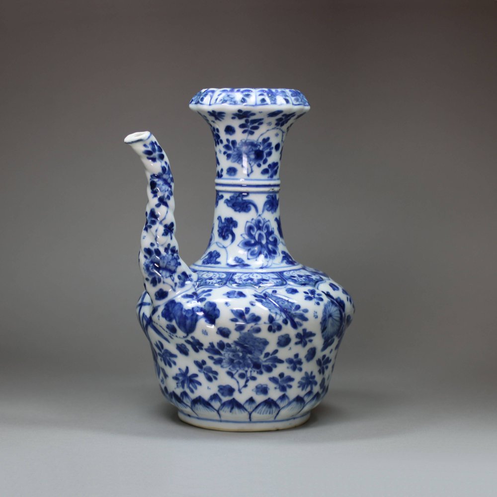 U320 Blue and white kendi, Kangxi (1662-1722)