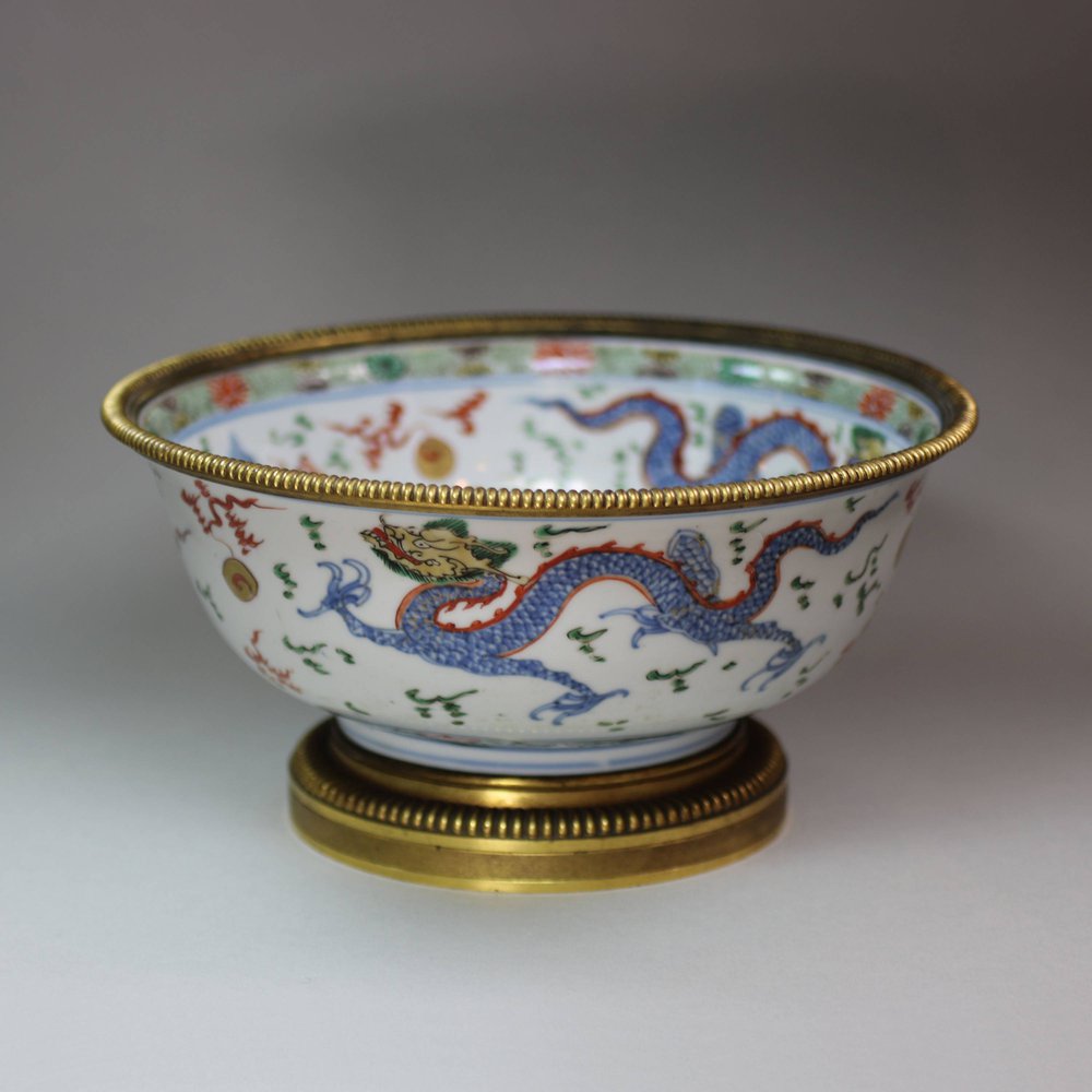 U326 Famille verte dragon bowl, Kangxi (1662-1722)