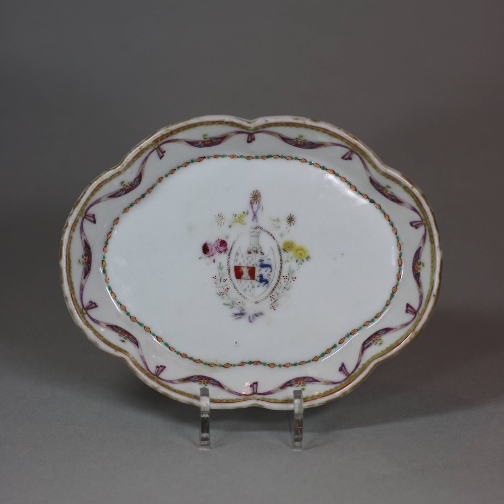 U425 Armorial famille rose spoon tray