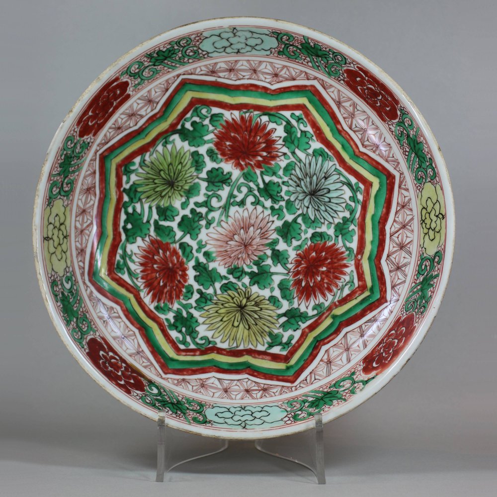 U448 Famille verte dish, early Kangxi (1662-1722)