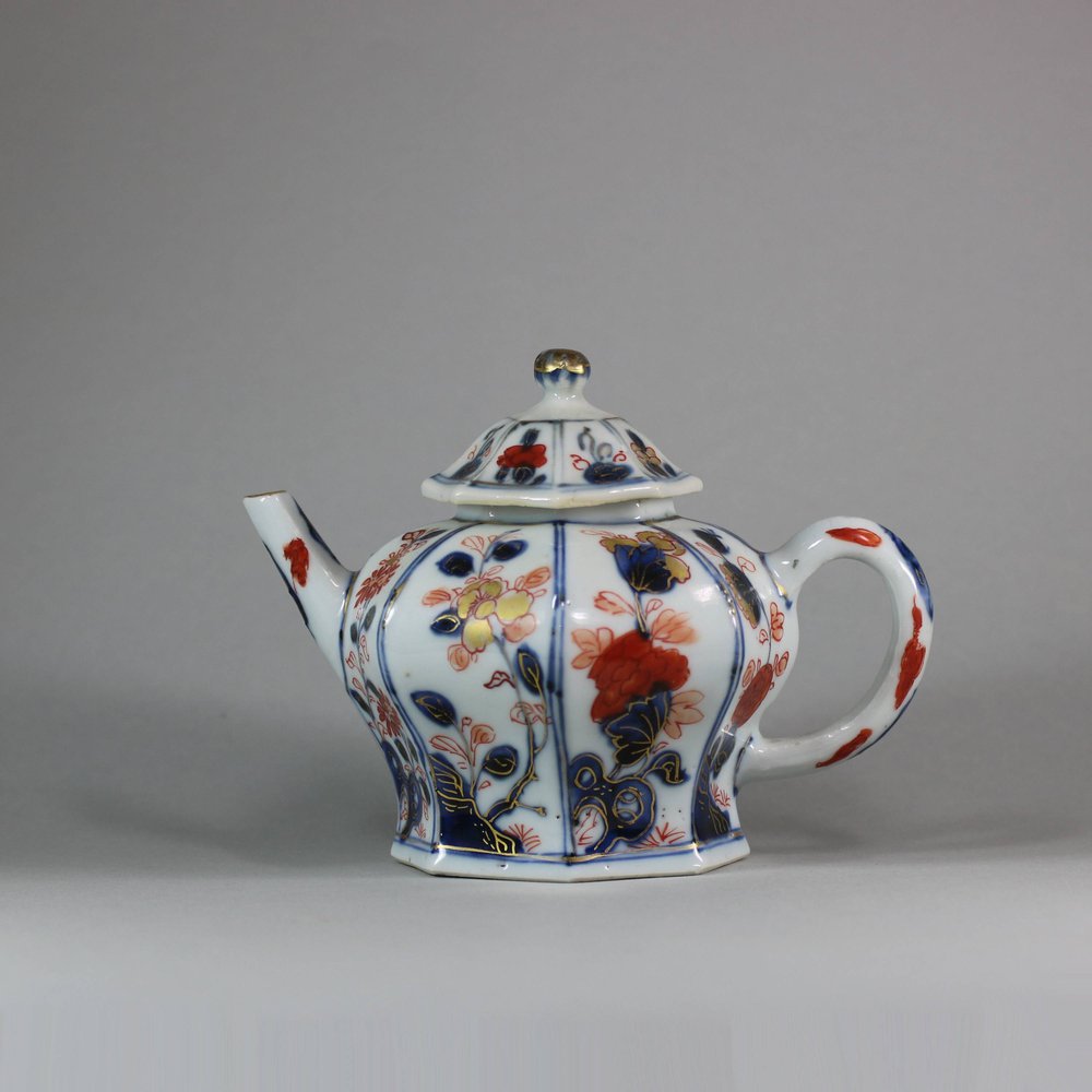 U454 Imari octagonal teapot and cover, mid-18th century