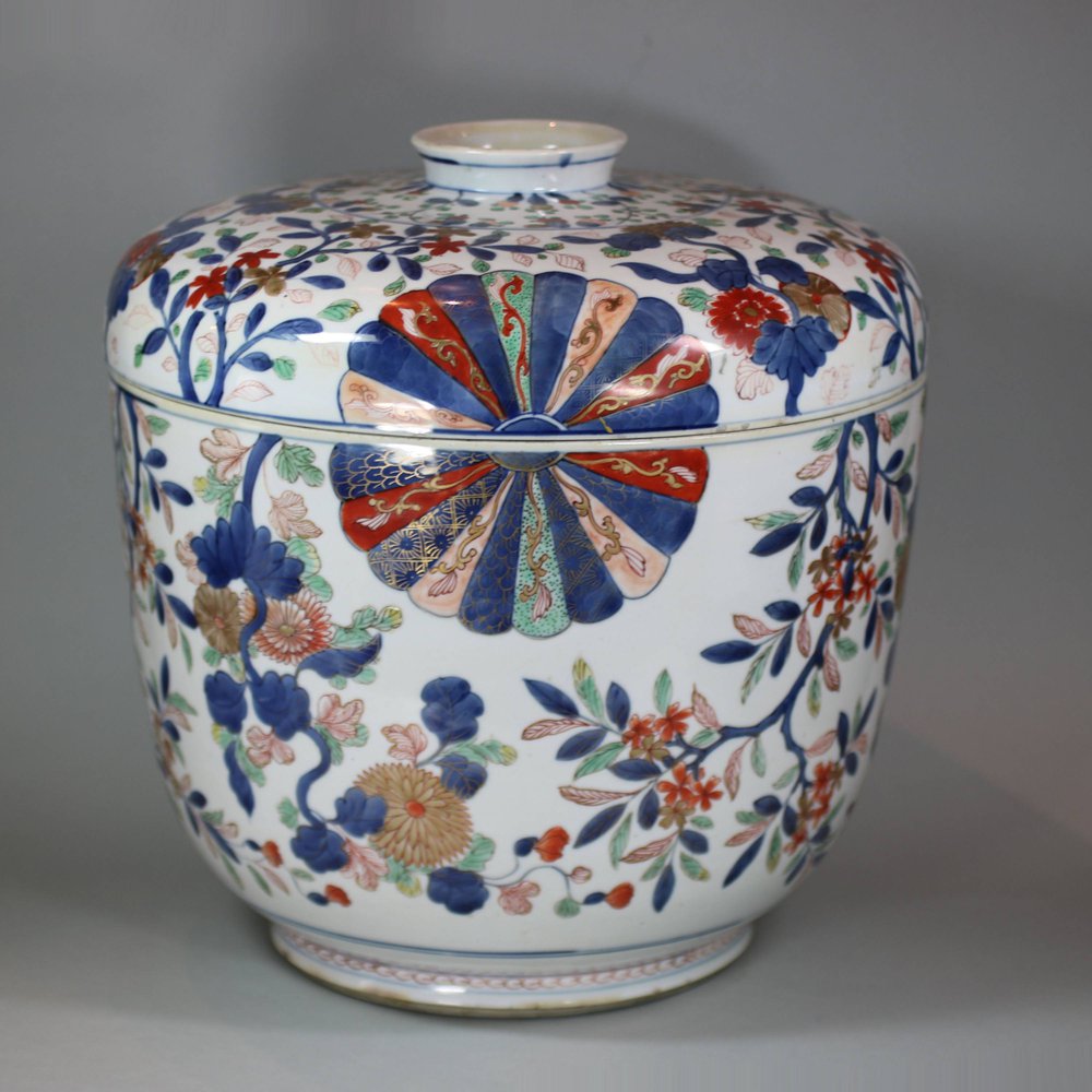 U459 Verte-imari 'fan pattern' bowl and associated cover