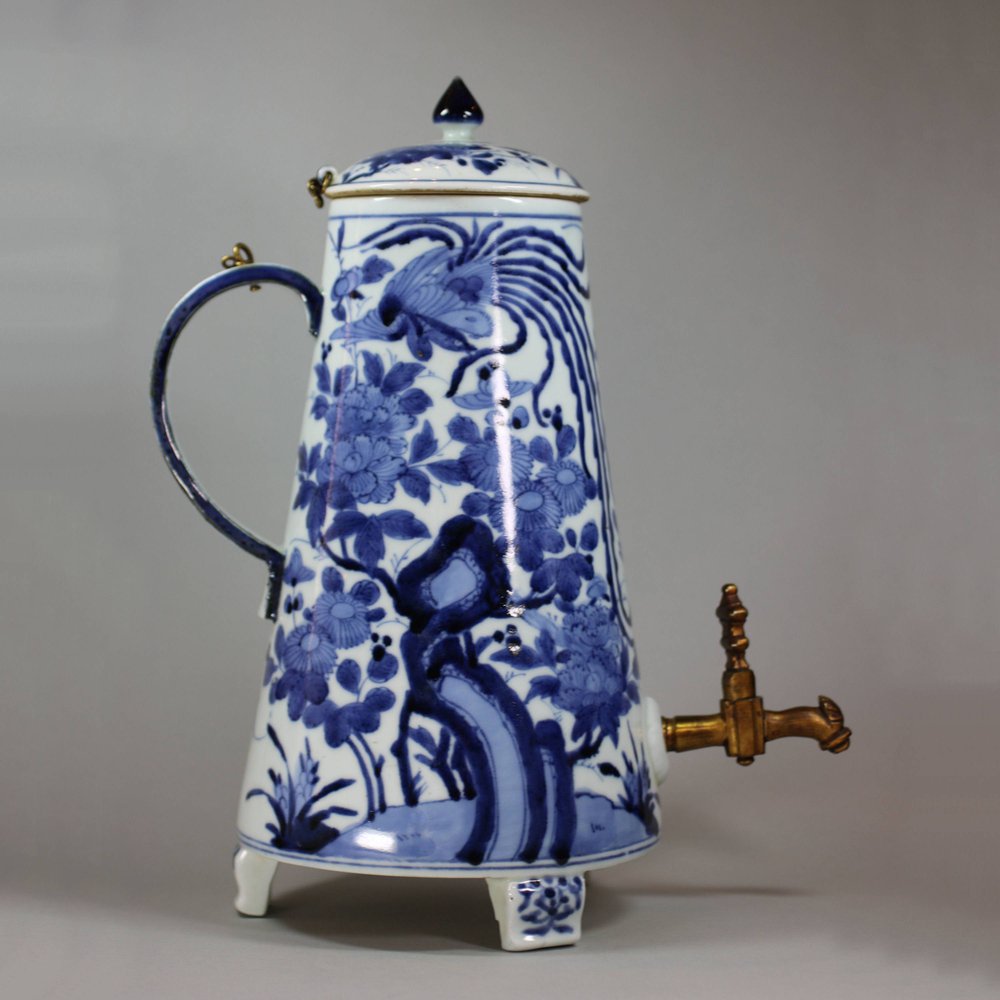 U532 Japanese blue and white Arita coffee pot and cover