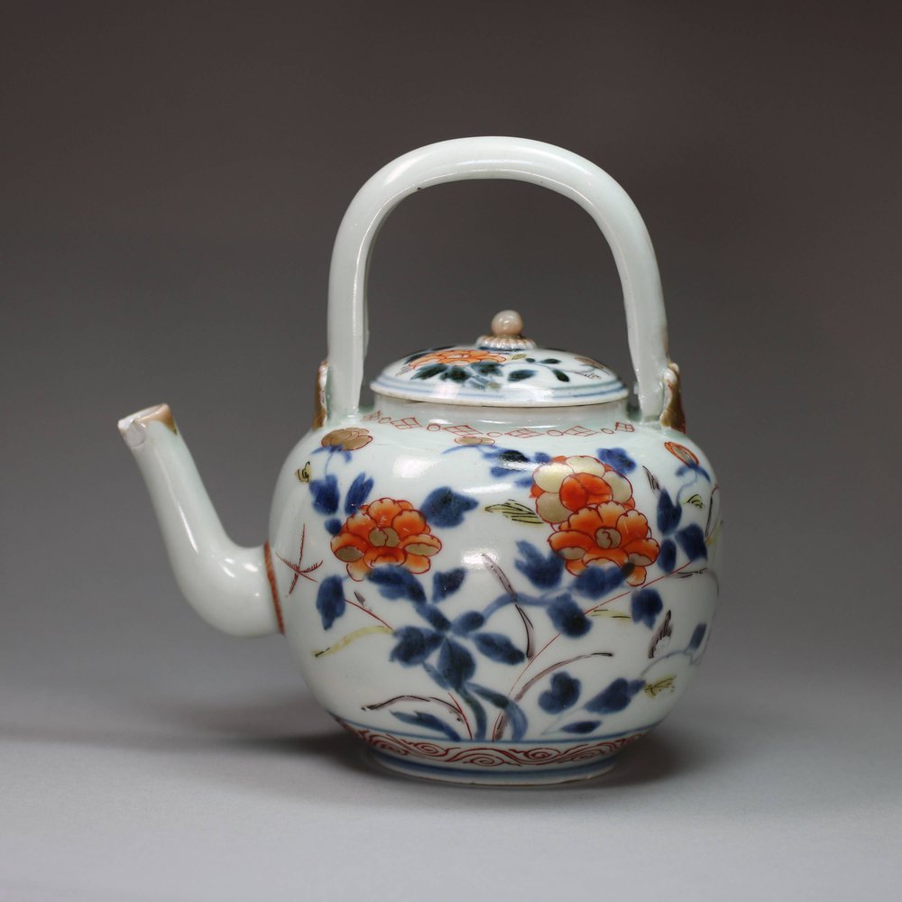 U56 Japanese imari teapot and cover, Edo period (1603-1868)