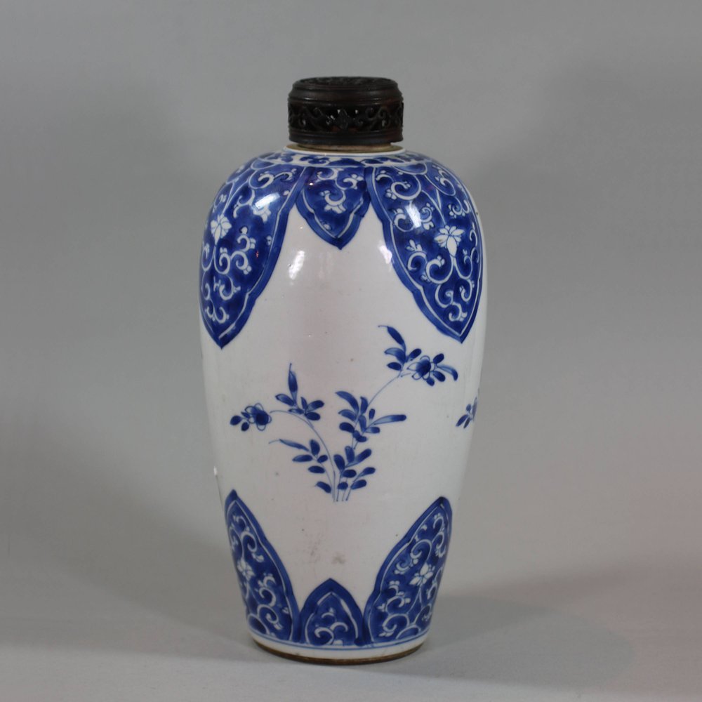 U570 Blue and white ovoid vase, Kangxi (1662-1722)