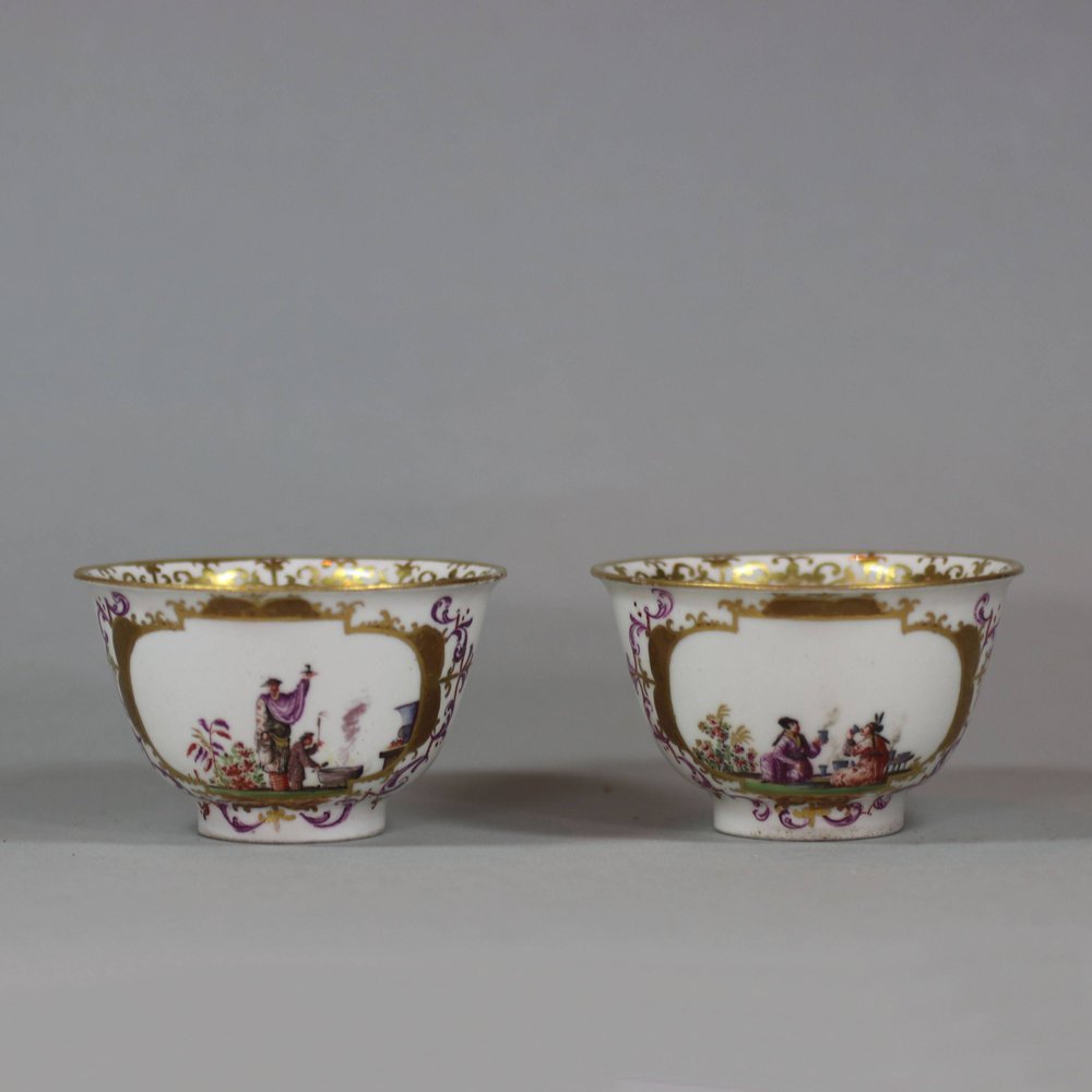 U611 Pair of Meissen Teabowls, circa 1725-30