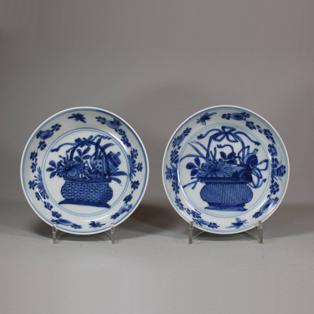 U667 Pair of Chinese blue and white saucers, Kangxi (1662-1722)