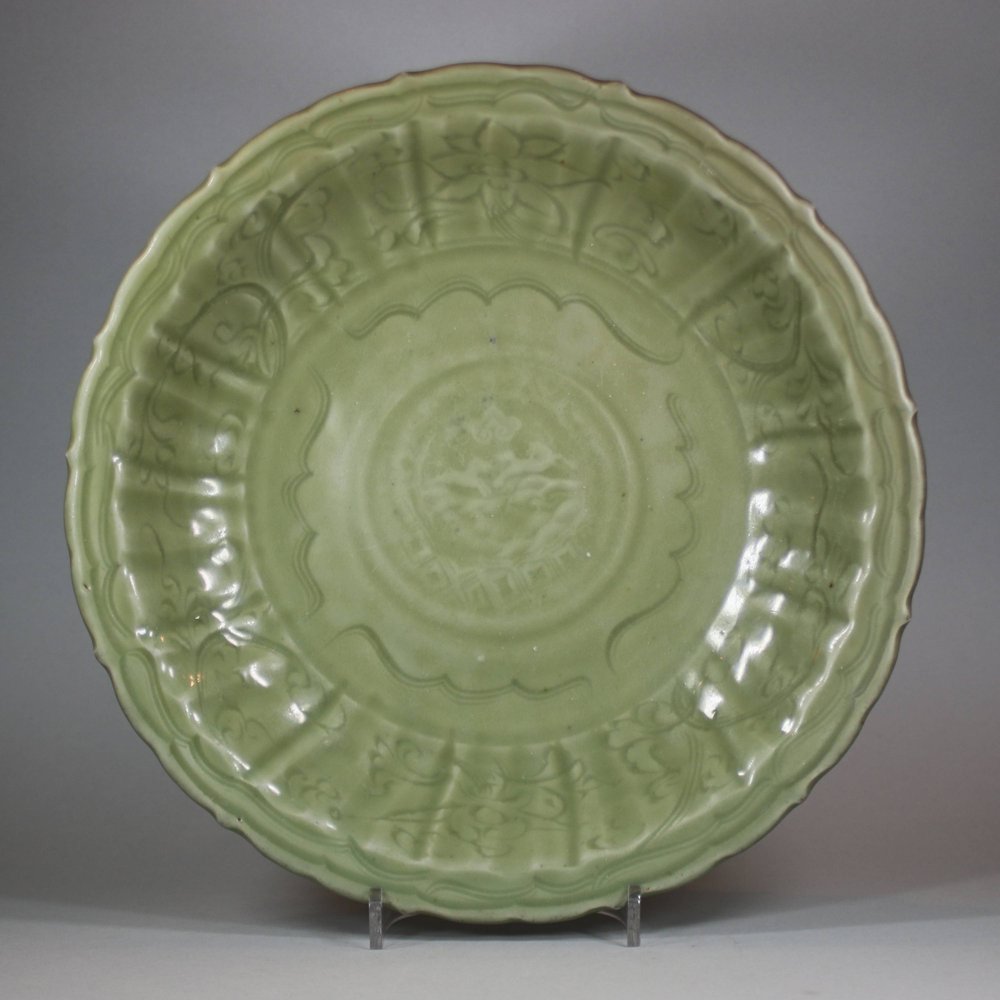 U677 Lobed celadon charger, Ming dynasty  (1368-1626)