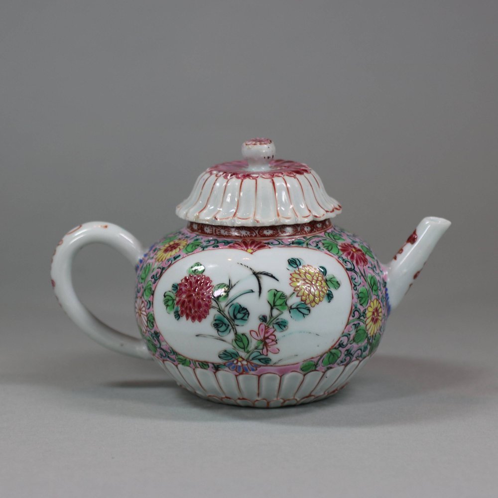 U692 Chrysanthemum famille-rose teapot, Yongzheng (1723-1735)