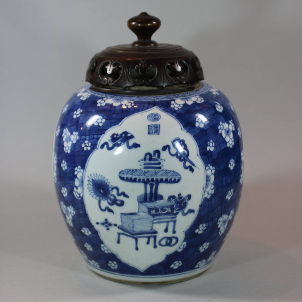 U697 Blue and white ginger jar, Kangxi (1662-1722)