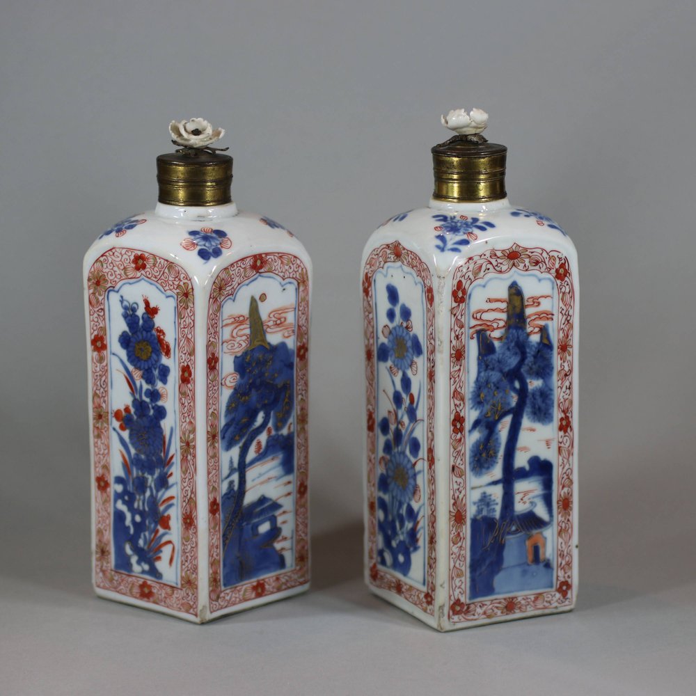 U746 Pair of Chinese imari gin bottles, Kangxi (1662-1722)