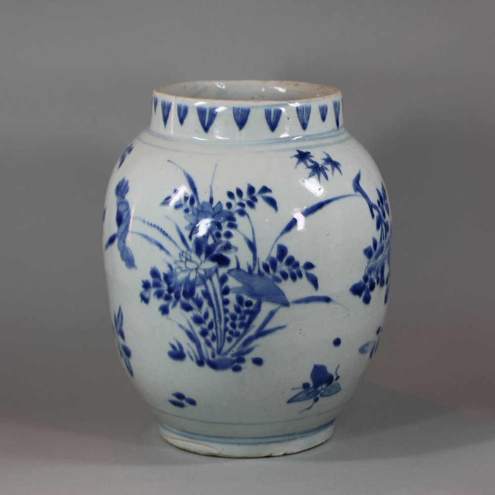 U784 Blue and white transitional jar, circa 1650