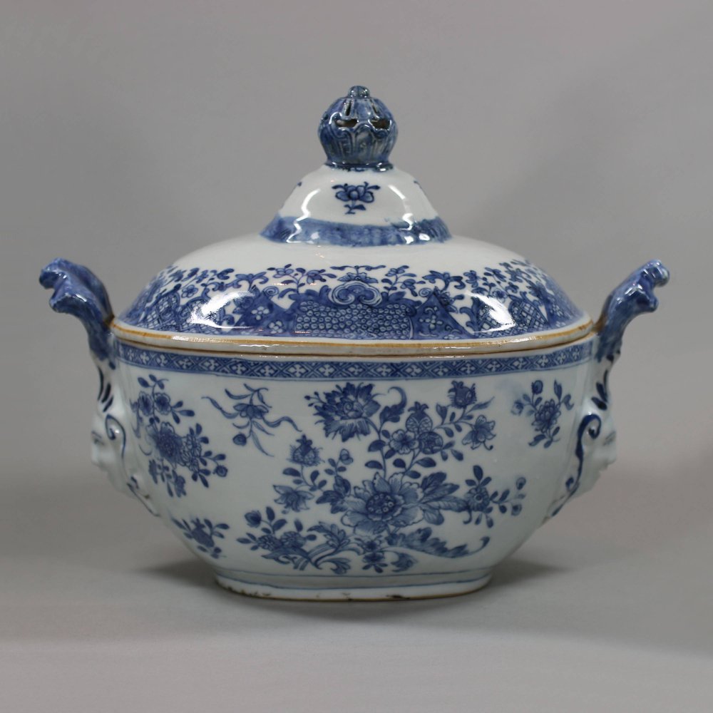 U790 Blue and white tureen and cover, Qianlong (1736-95)