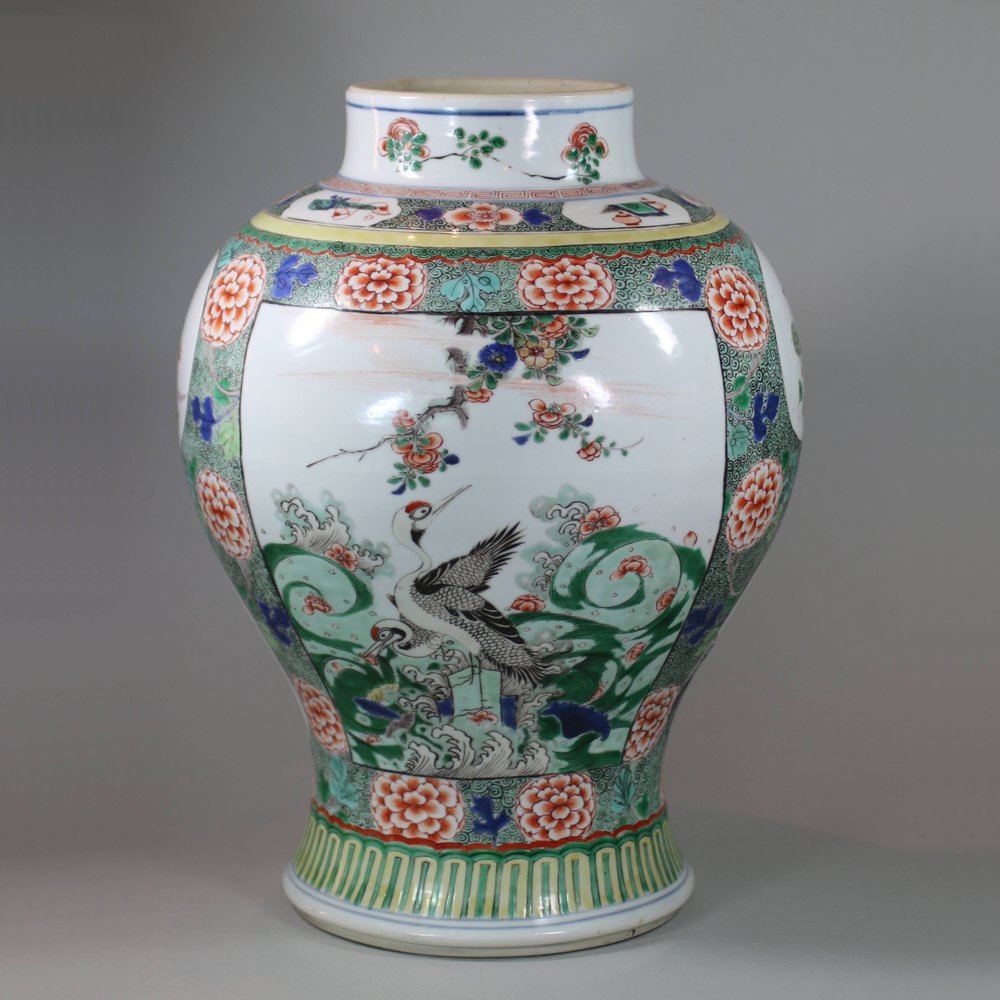 U804 Famille verte baluster vase, Kangxi (1662-1722)