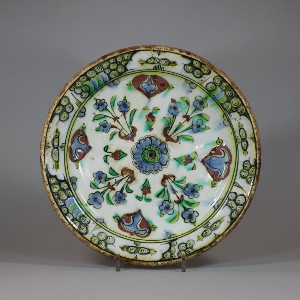 U827 Iznik polychrome dish, circa 1600