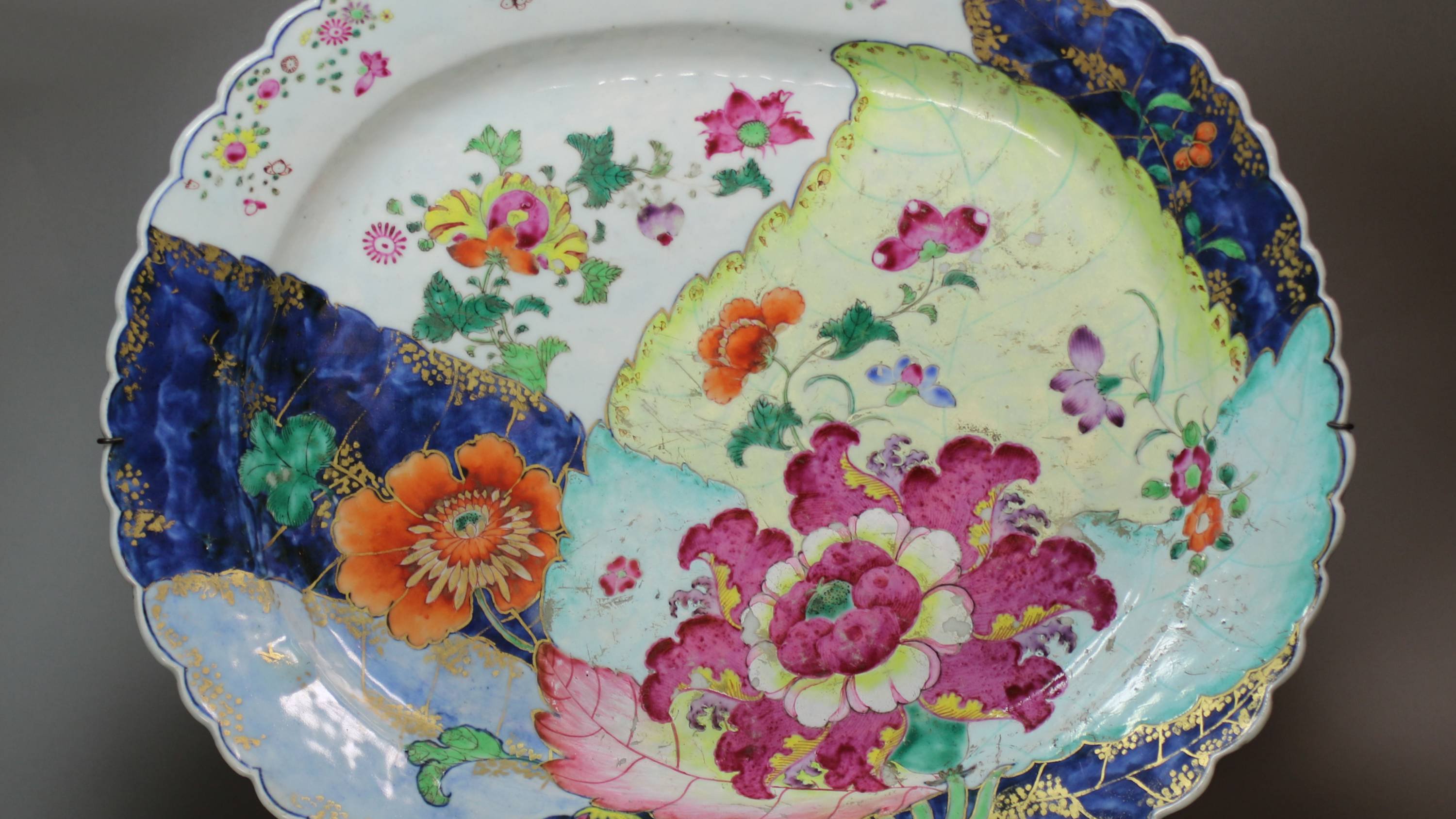 chinese tobacco leaf porcelain Large Chinese Tobacco-Leaf Platter, Qianlong (1736-95)
