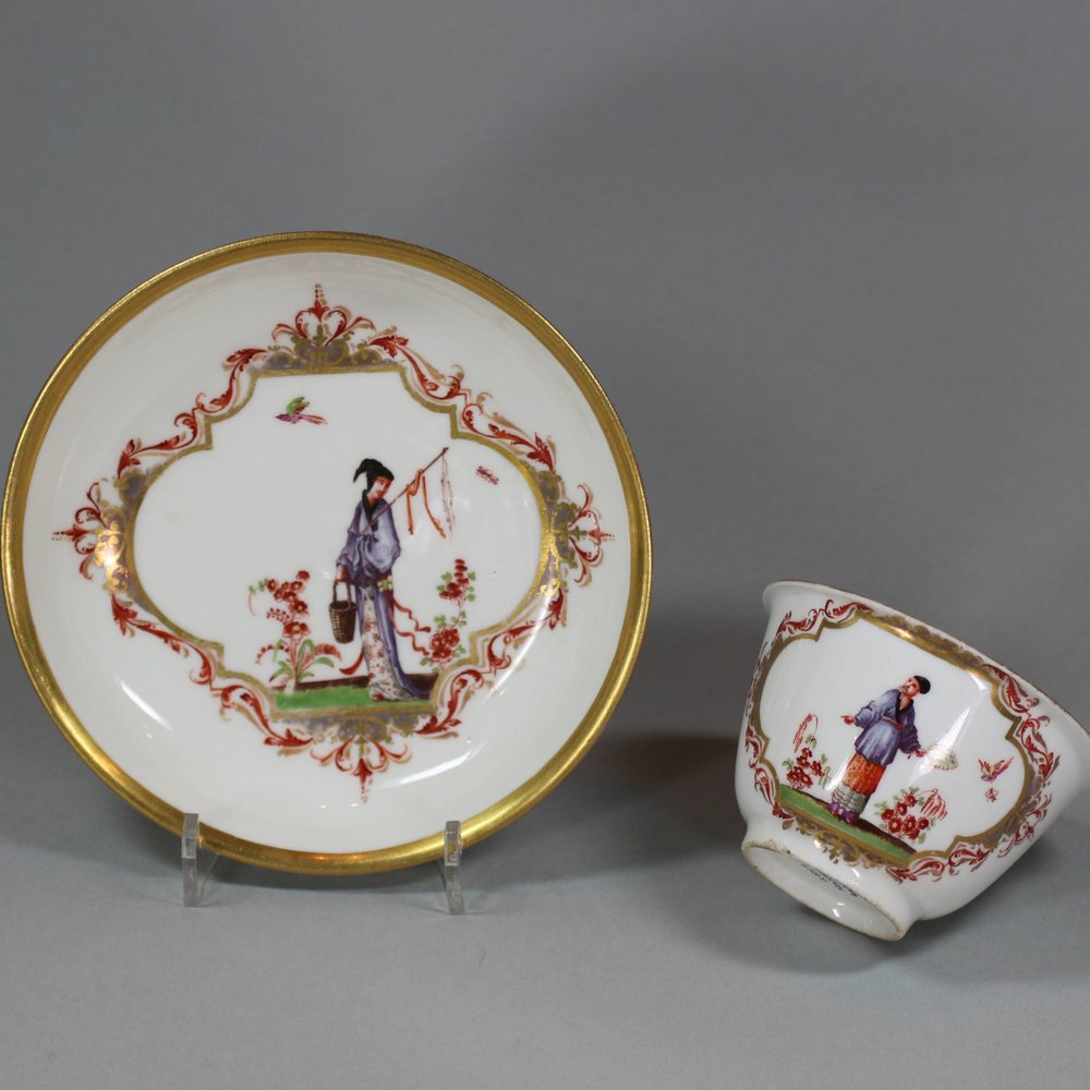 U889 Meissen porcelain teabowl and saucer, circa 1723