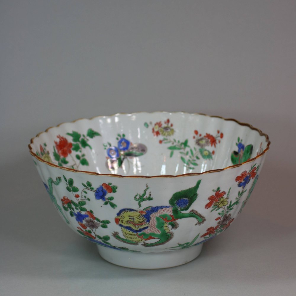 U942 Famille verte fluted bowl, Kangxi (1662-1722)