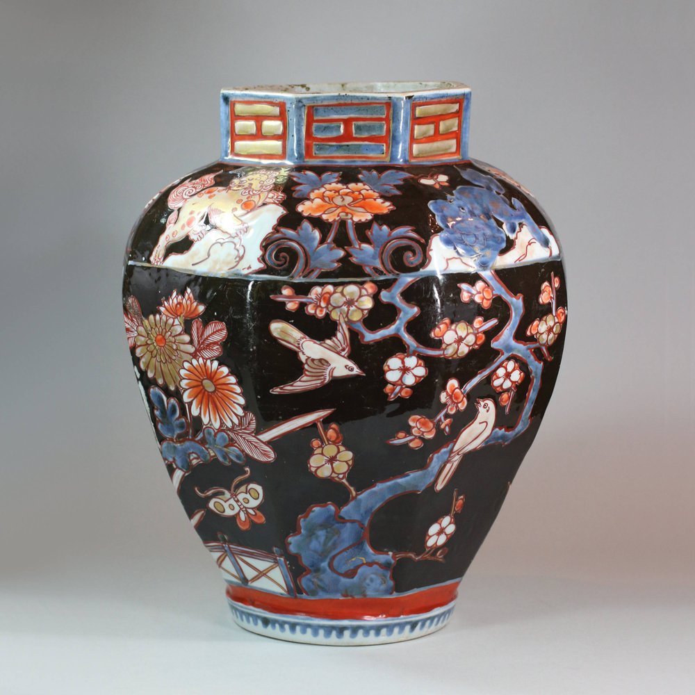 U968 Rare Japanese imari lacquered vase, circa 1700