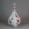 U984 Japanese Kakiemon flask, late 17th century