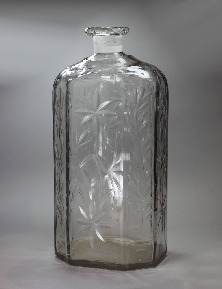 V209 Spanish engraved glass decanter, c.1740, of octagonal form