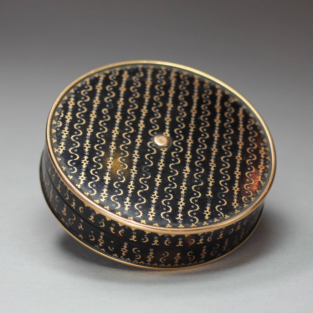 V320A English George III tortoiseshell snuff box, (1760-1820)