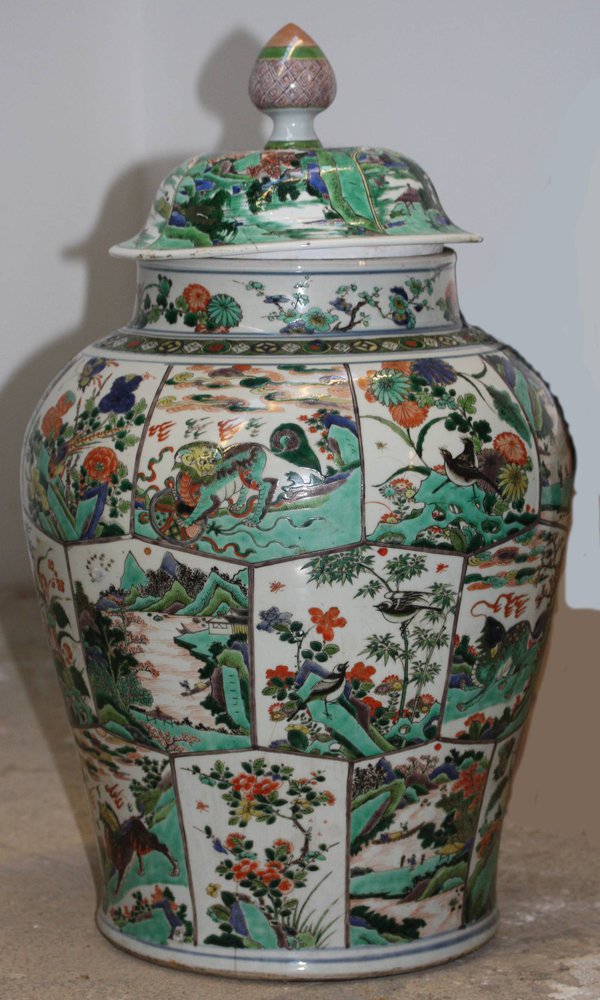 V421 Magnificent Chinese famille verte baluster jar and cover, Kangxi (1662-1722),