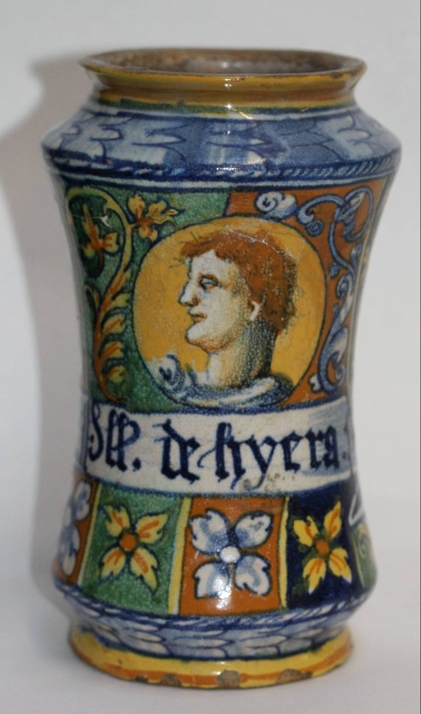 V490 Faenza albarello, decorated with a portrait with the inscription SY. De hyera