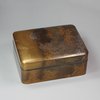 V520 Japanese gold lacquer box, Meiji (1868-1912)