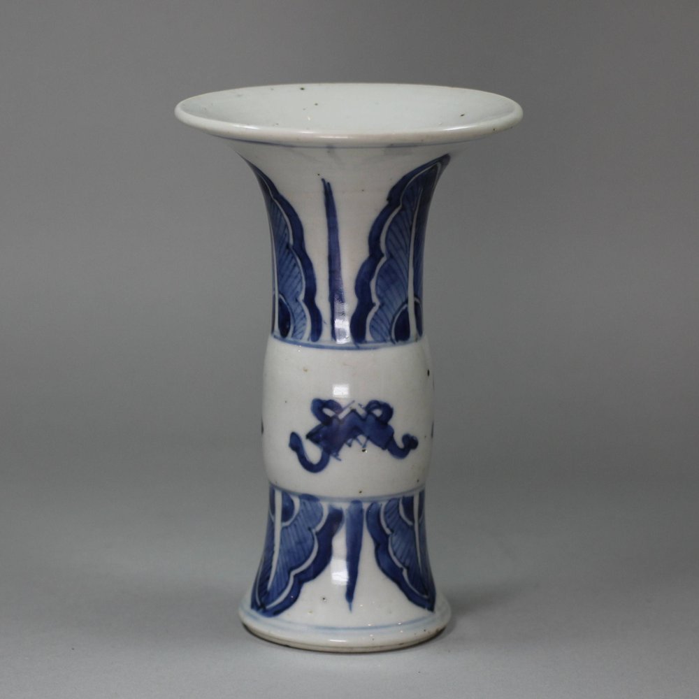 V574 Blue and white vase with flared rim, Kangxi (1662-1722)