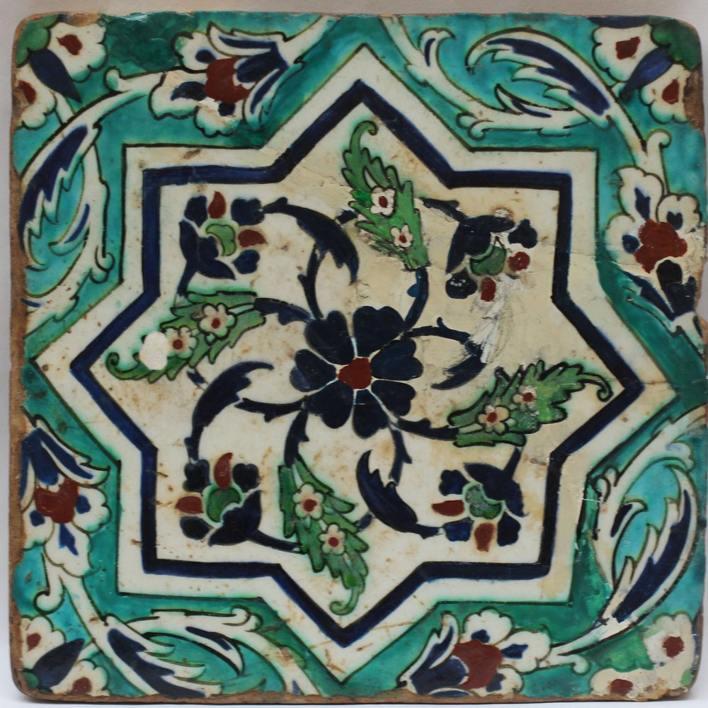 V586 Iznik fritware tile, 17th century