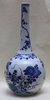 V639 Fine Chinese blue and white bottle vase, Kangxi (1662-1722)