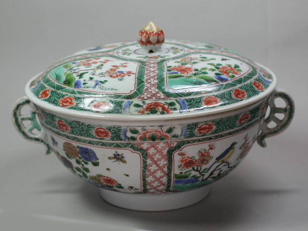 V721 Famille verte bowl and cover, Kangxi (1662-1722)