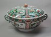 V721 Famille verte bowl and cover, Kangxi (1662-1722)