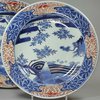 V851 A pair of Japanese imari dishes, 18th century