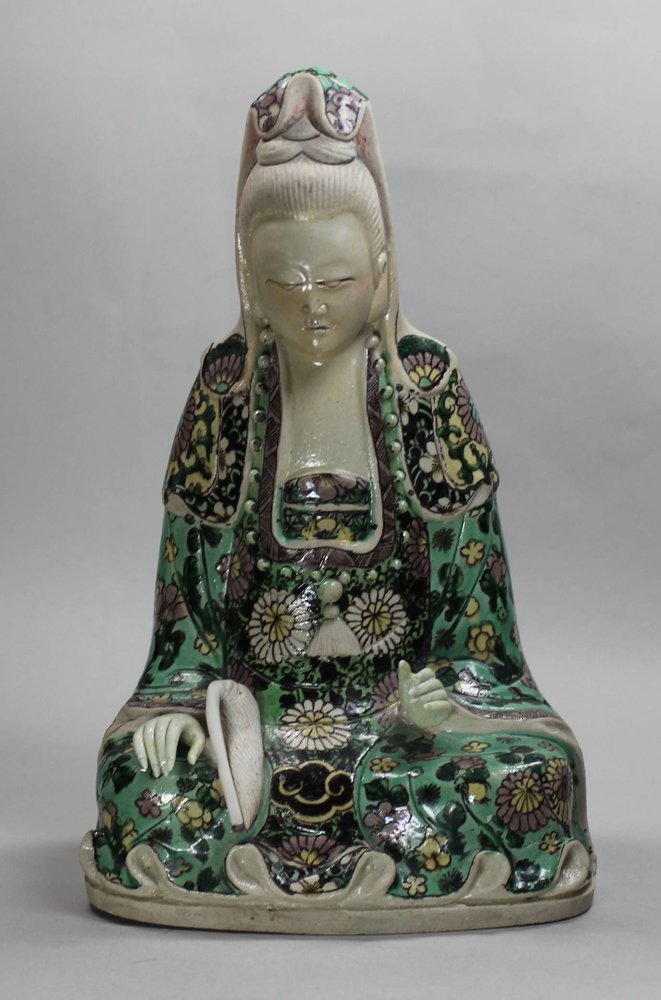 V923 Seated biscuit figure of Guanyin, Kangxi (1662-1722)