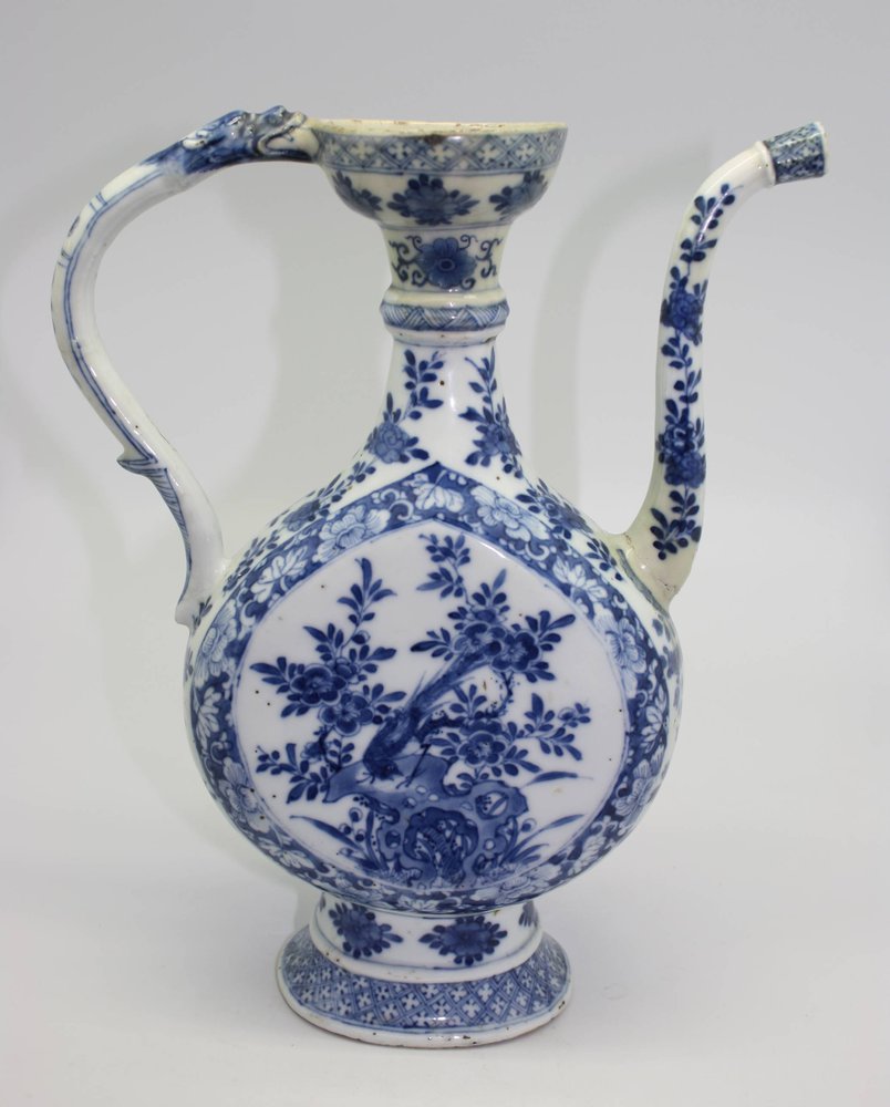 V987 Extremely rare Chinese blue and white ewer (aftaba)