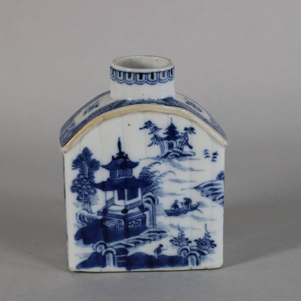 W101 Blue and white ribbed caddy, Qianlong (1736-95)