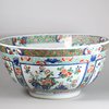W123 Large famille verte bowl, Kangxi (1662-1722)