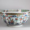 W123 Large famille verte bowl, Kangxi (1662-1722)