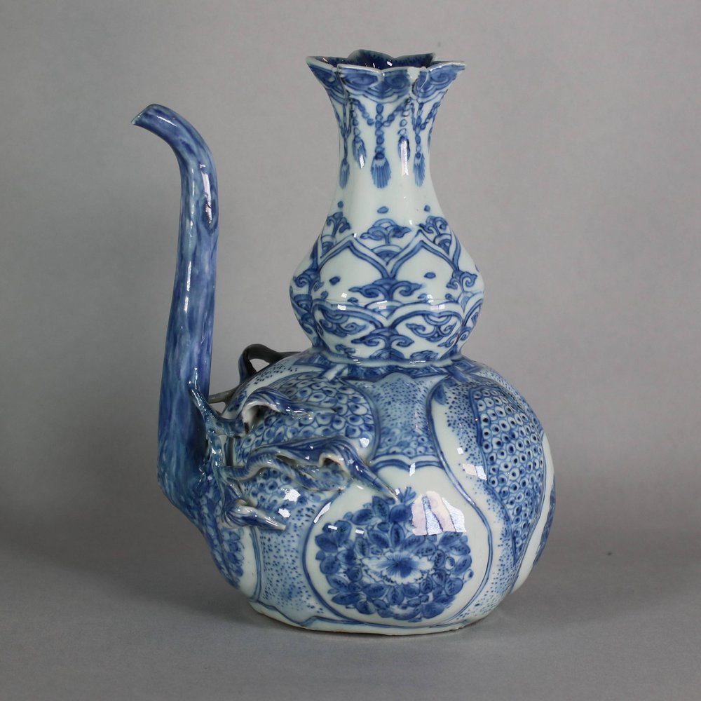 W277 Rare Chinese ewer, Wanli (1573-1619)