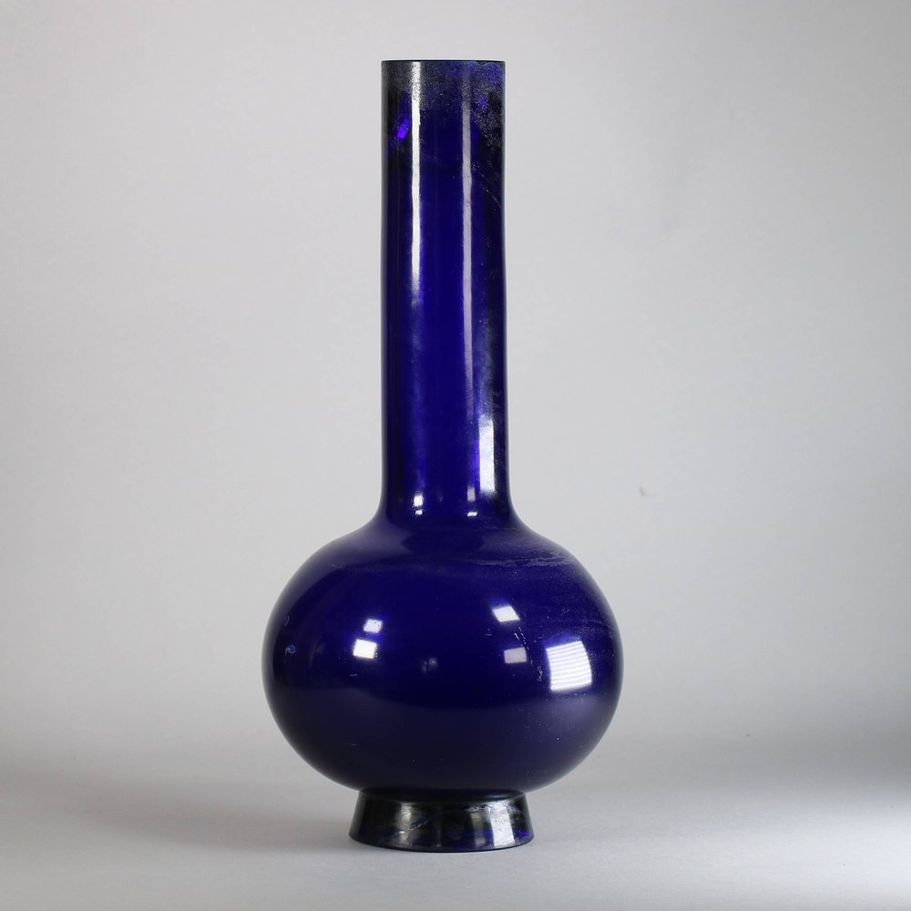 W298 Peking glass bottle vase