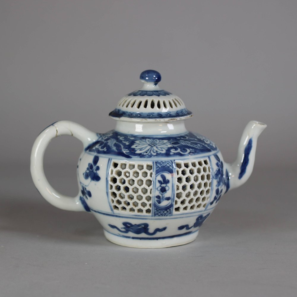 W326 Reticulated teapot, date