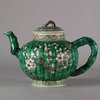 W341 Famille verte teapot, Kangxi (1662-1722)