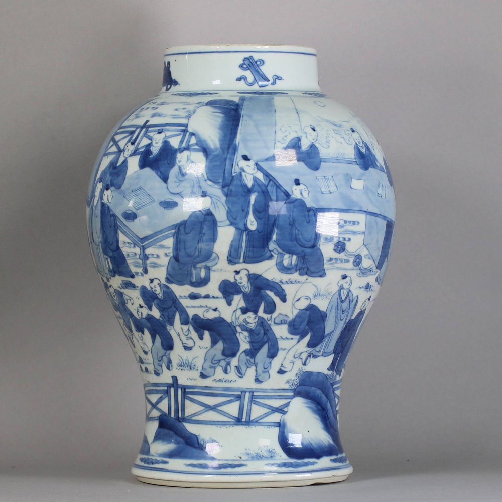 W427 Chinese blue and white baluster vase, Kangxi (1662-1722)