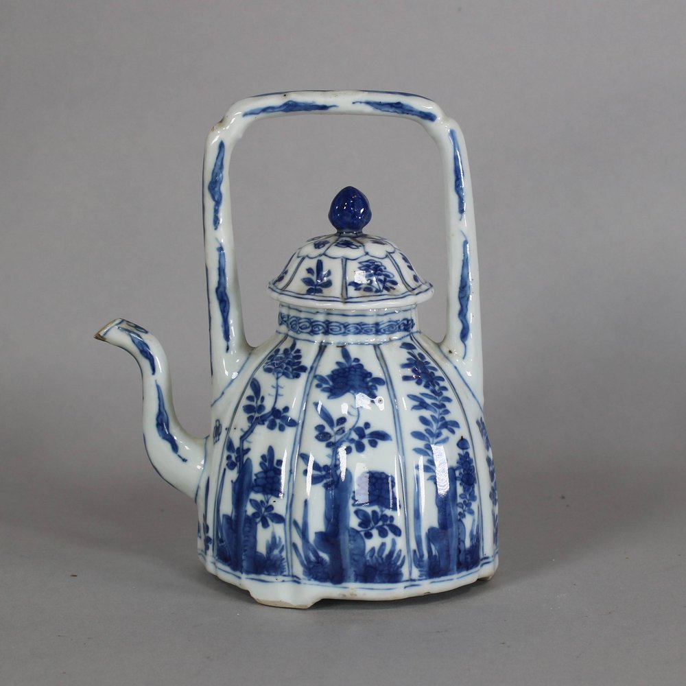 W429 Chinese blue and white moulded teapot and cover, Kangxi (1662-1722)