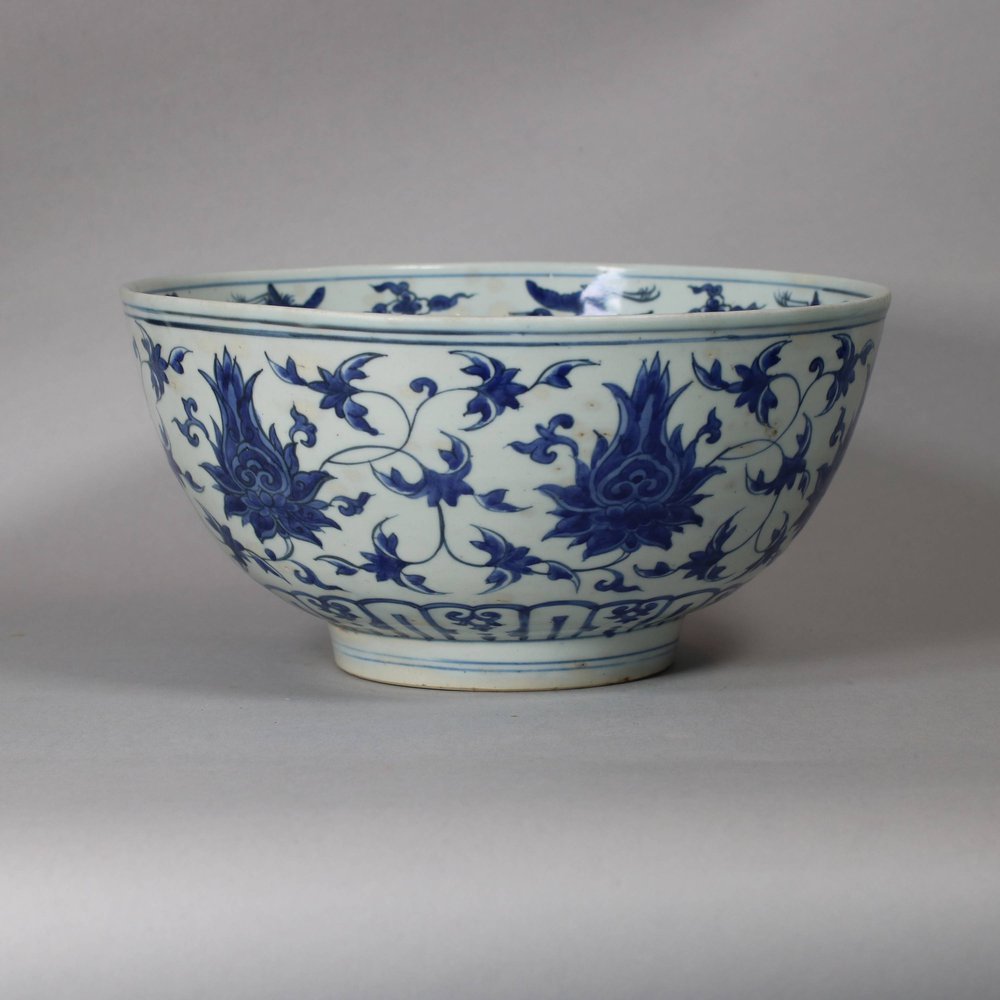 W450 A LARGE BLUE AND WHITE BOWL,LATE MING WANLI